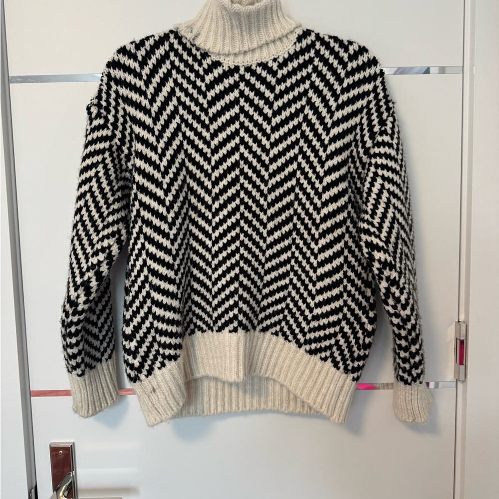 Chevron Pattern Black and White Sweater